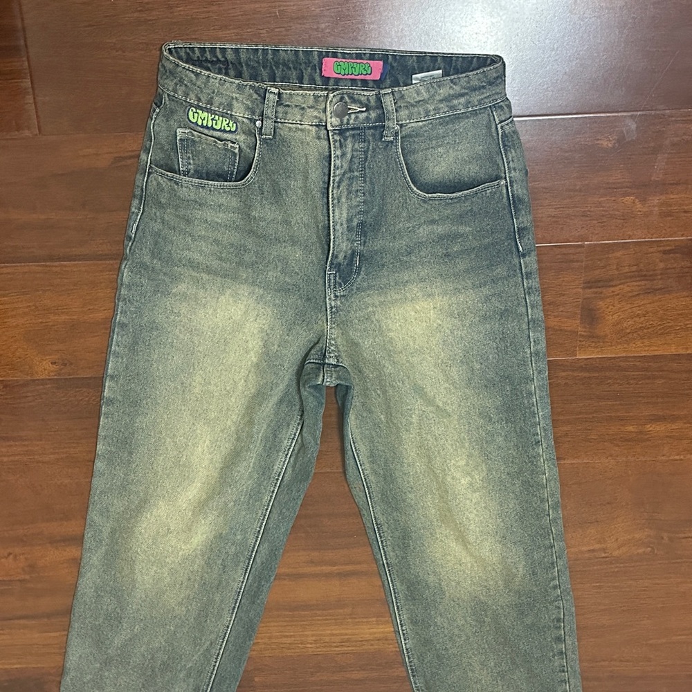 Gray Relaxed Fit Jeans with Vintage Appeal